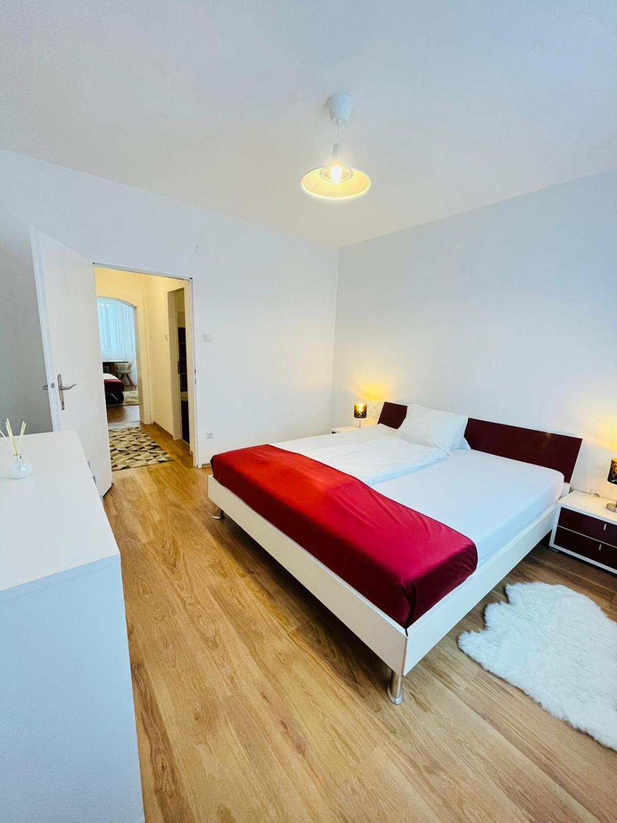 Magnifique Appartment Линц Екстериор снимка